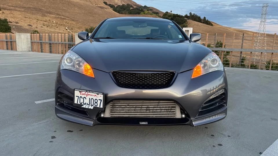 2010 Hyundai Genesis Coupe - Image 2 of 8