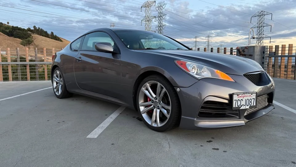 2010 Hyundai Genesis Coupe - Image 7 of 8