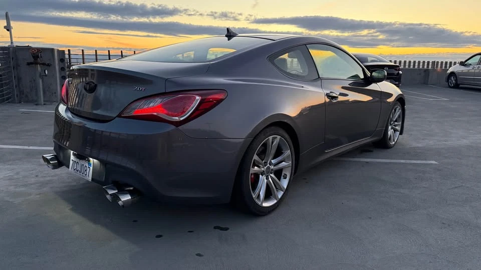 2010 Hyundai Genesis Coupe - Image 5 of 8