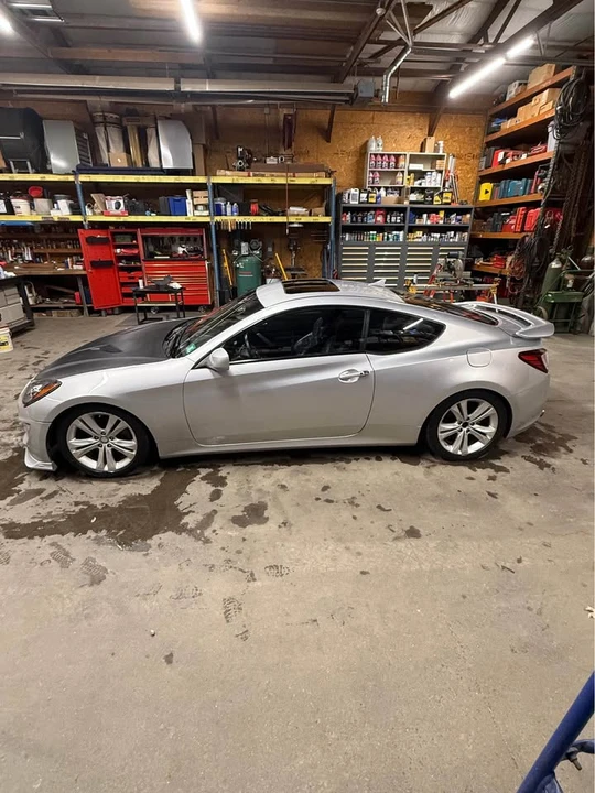 2010 Hyundai Genesis Coupe - Image 3 of 7