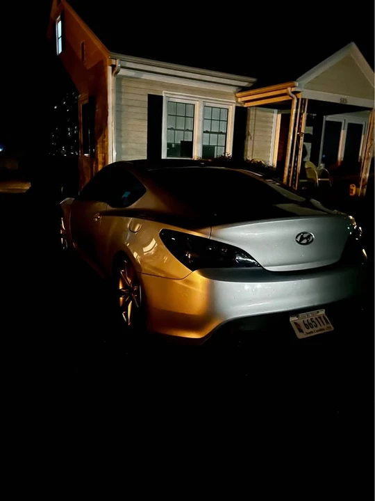 2010 Hyundai Genesis Coupe - Image 4 of 8
