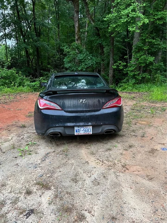 2010 Hyundai Genesis Coupe - Image 6 of 11