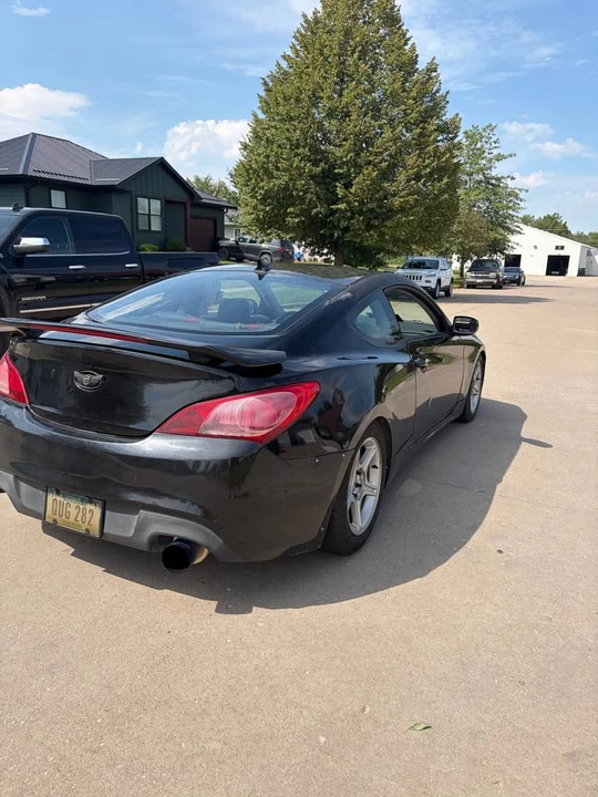 2010 Hyundai Genesis Coupe - Image 4 of 6