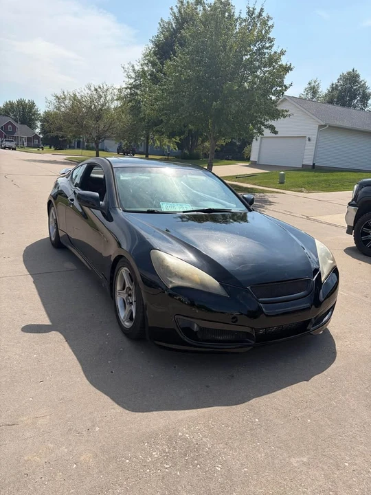 2010 Hyundai Genesis Coupe - Image 2 of 6