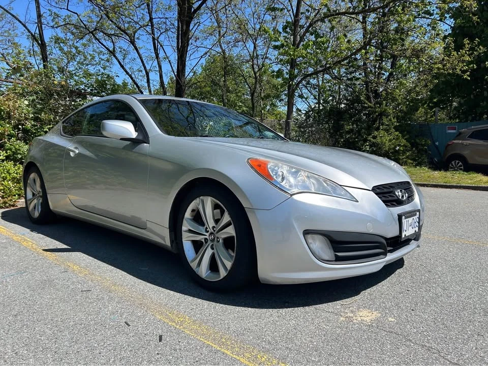2010 Hyundai Genesis Coupe - Image 2 of 7