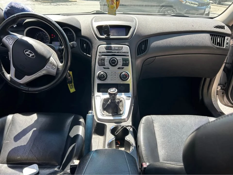 2010 Hyundai Genesis Coupe - Image 6 of 7