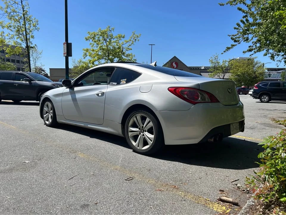 2010 Hyundai Genesis Coupe - Image 4 of 7