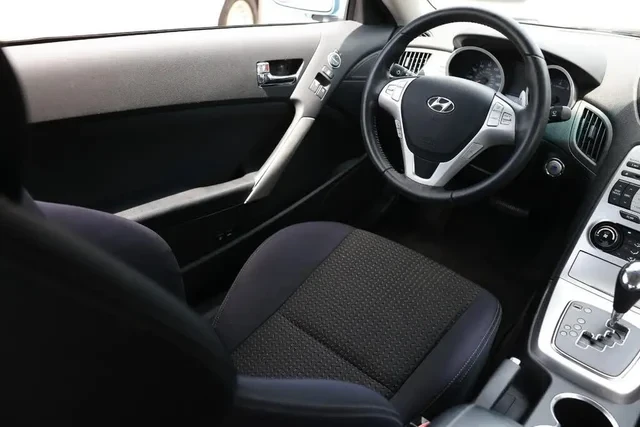 2010 Hyundai Genesis Coupe - Image 17 of 17