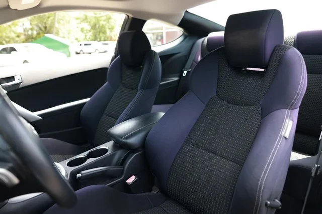 2010 Hyundai Genesis Coupe - Image 10 of 17