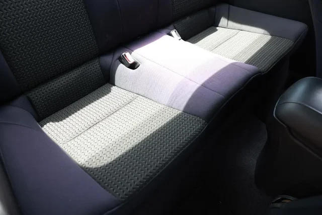 2010 Hyundai Genesis Coupe - Image 13 of 17