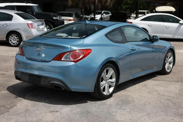 2010 Hyundai Genesis Coupe - Image 5 of 17