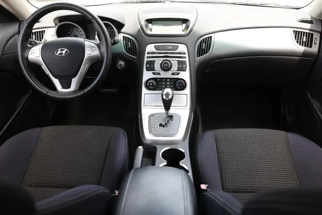 2010 Hyundai Genesis Coupe - Image 8 of 17