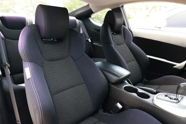 2010 Hyundai Genesis Coupe - Image 15 of 17