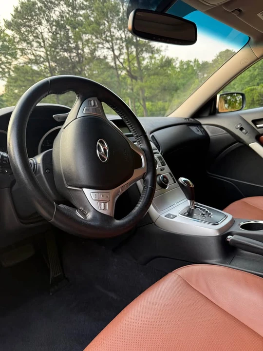 2010 Hyundai Genesis Coupe - Image 14 of 15