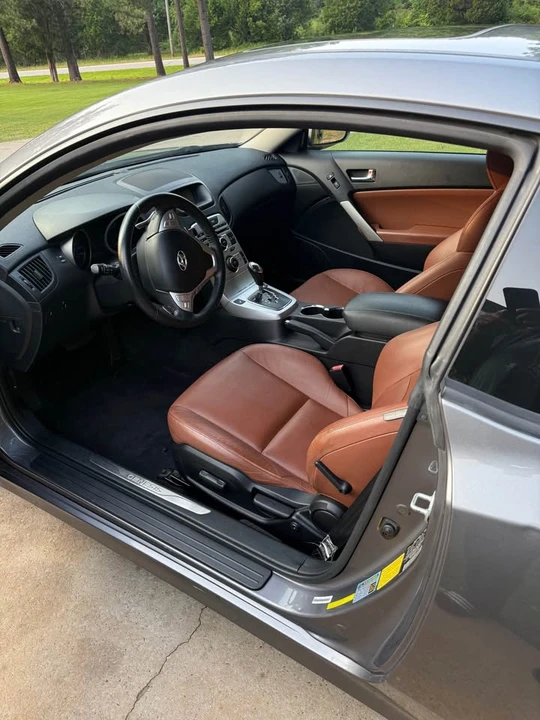 2010 Hyundai Genesis Coupe - Image 8 of 15