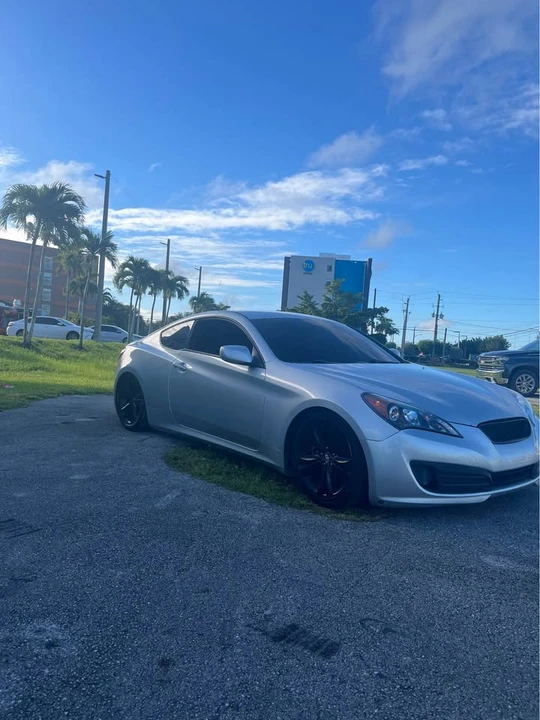 2010 Hyundai Genesis Coupe - Image 3 of 10