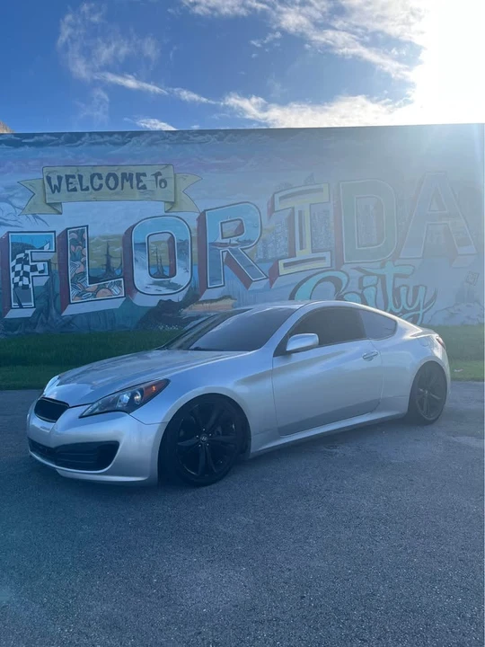 2010 Hyundai Genesis Coupe - Image 2 of 10