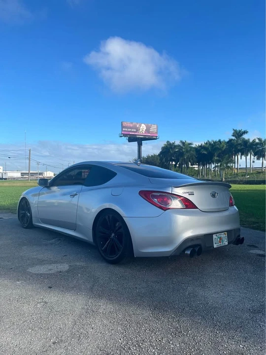 2010 Hyundai Genesis Coupe - Image 4 of 10