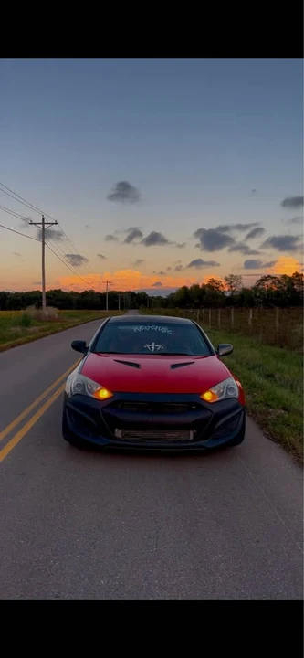 2010 Hyundai Genesis Coupe - Image 2 of 5