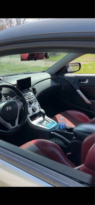 2010 Hyundai Genesis Coupe - Image 4 of 5