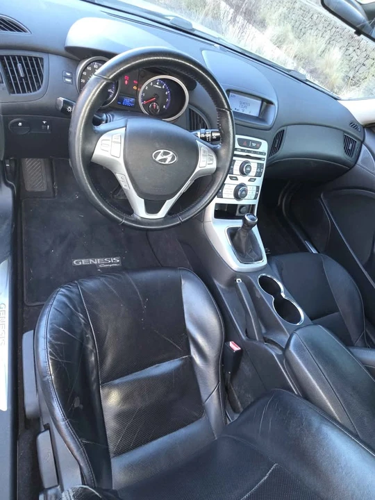 2010 Hyundai Genesis Coupe - Image 8 of 9