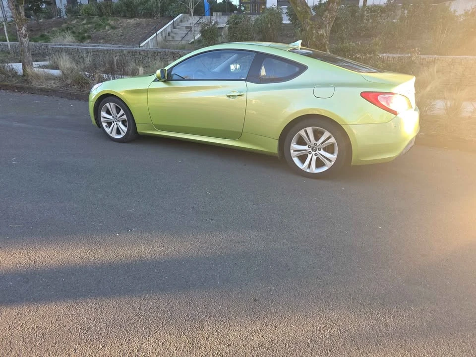 2010 Hyundai Genesis Coupe - Image 5 of 9
