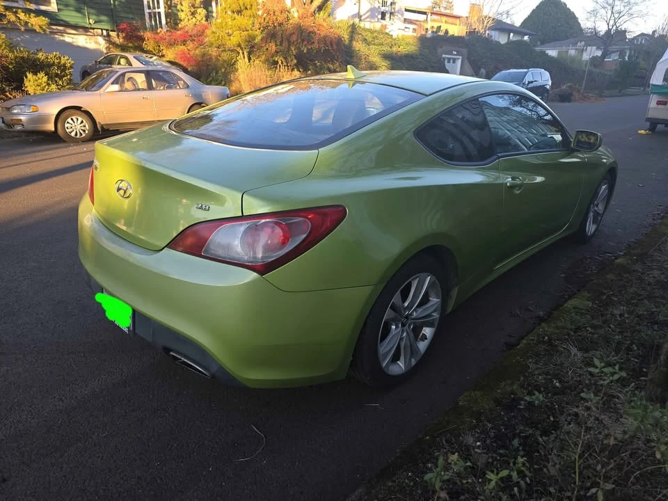 2010 Hyundai Genesis Coupe - Image 4 of 9