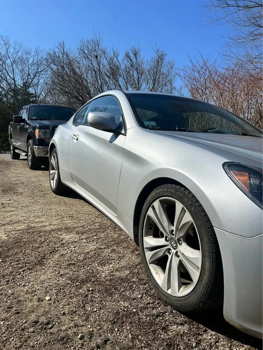 2010 Hyundai Genesis Coupe - Image 4 of 11