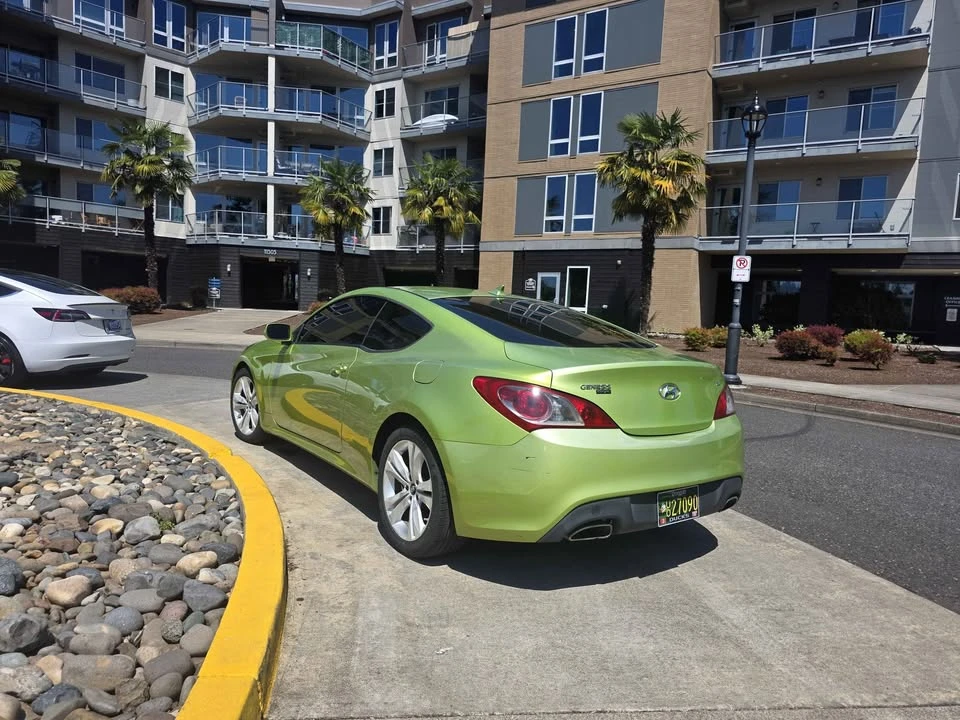 2010 Hyundai Genesis Coupe - Image 4 of 14