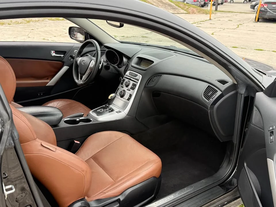 2010 Hyundai Genesis Coupe - Image 5 of 6