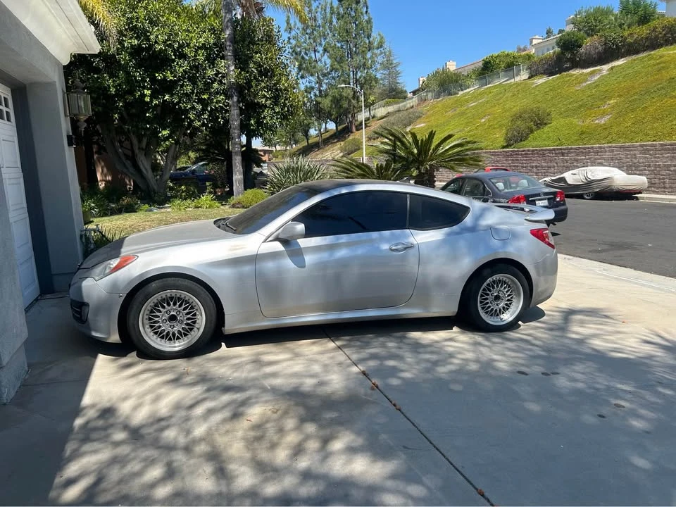 2010 Hyundai Genesis Coupe - Image 6 of 12