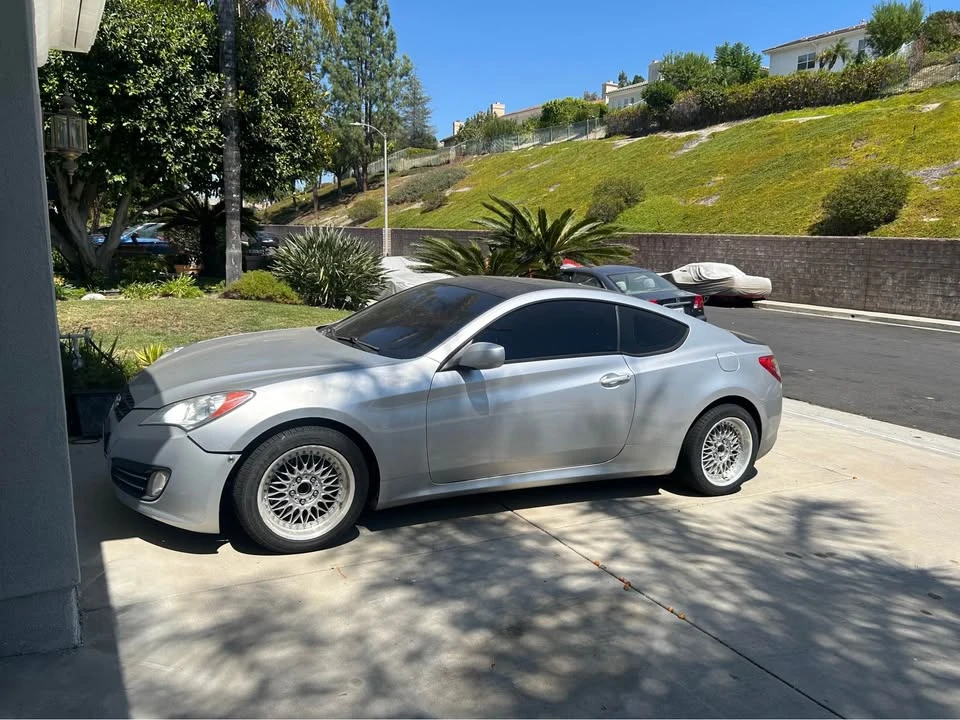 2010 Hyundai Genesis Coupe - Image 3 of 12