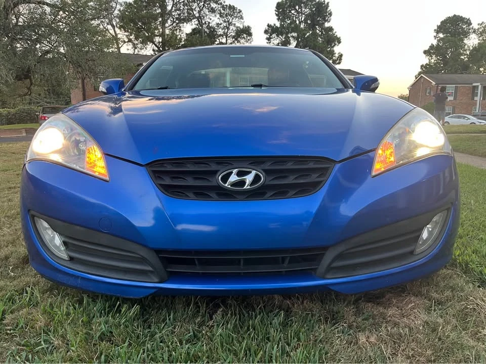 2010 Hyundai Genesis Coupe - Image 14 of 15
