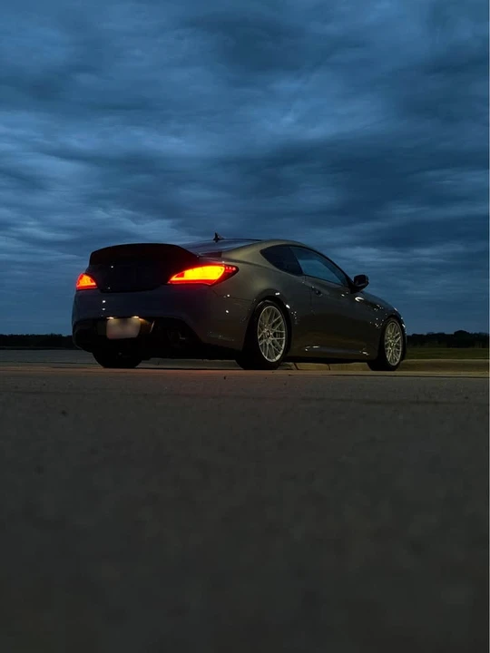 2010 Hyundai Genesis Coupe - Image 2 of 7