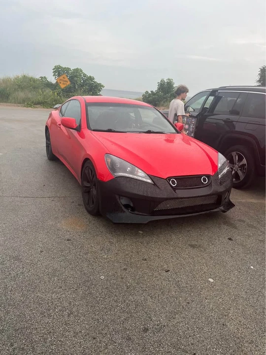 2010 Hyundai Genesis Coupe - Image 2 of 3