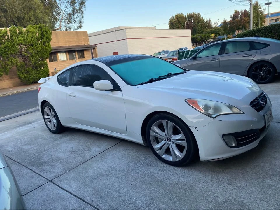 2010 Hyundai Genesis Coupe - Image 8 of 11