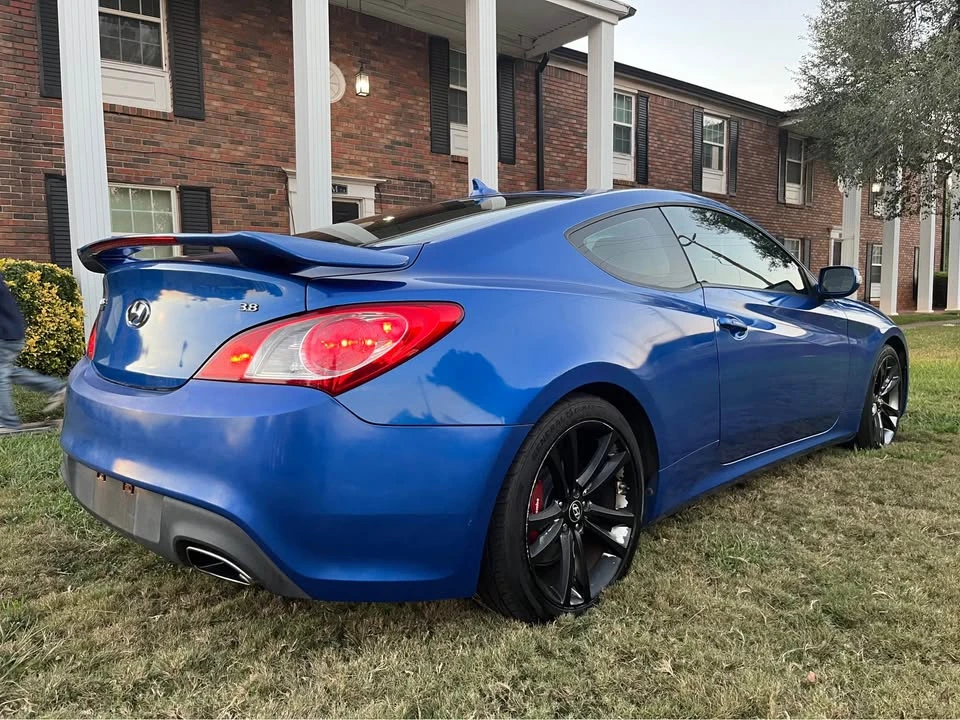 2010 Hyundai Genesis Coupe - Image 13 of 15