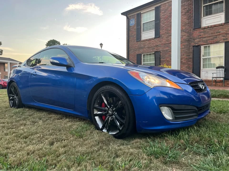 2010 Hyundai Genesis Coupe - Image 12 of 15