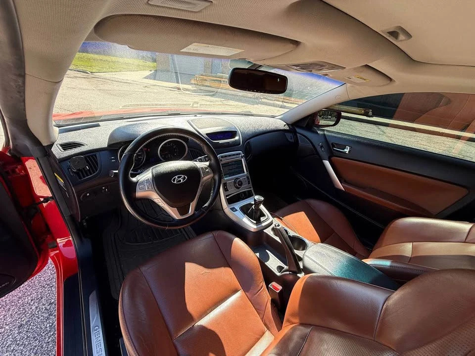 2010 Hyundai Genesis Coupe - Image 9 of 12
