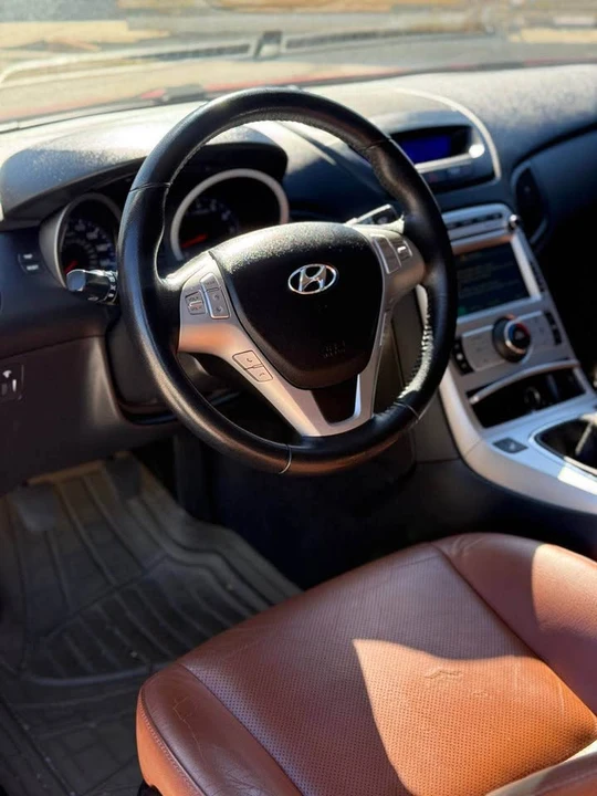 2010 Hyundai Genesis Coupe - Image 8 of 12
