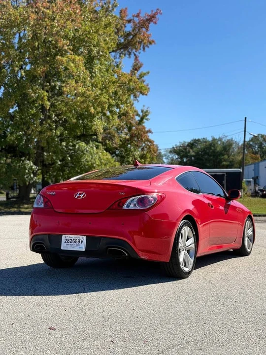 2010 Hyundai Genesis Coupe - Image 4 of 12