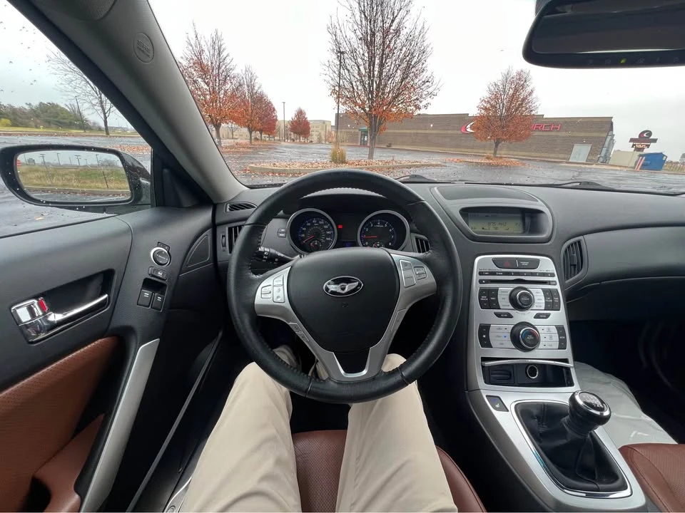 2010 Hyundai Genesis Coupe - Image 6 of 10