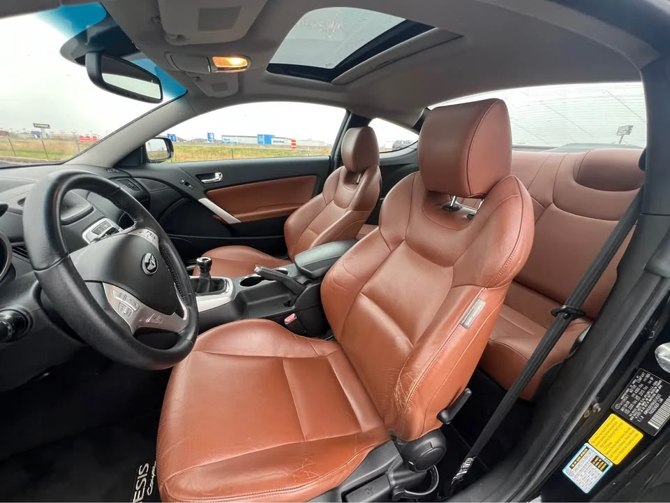2010 Hyundai Genesis Coupe - Image 5 of 10