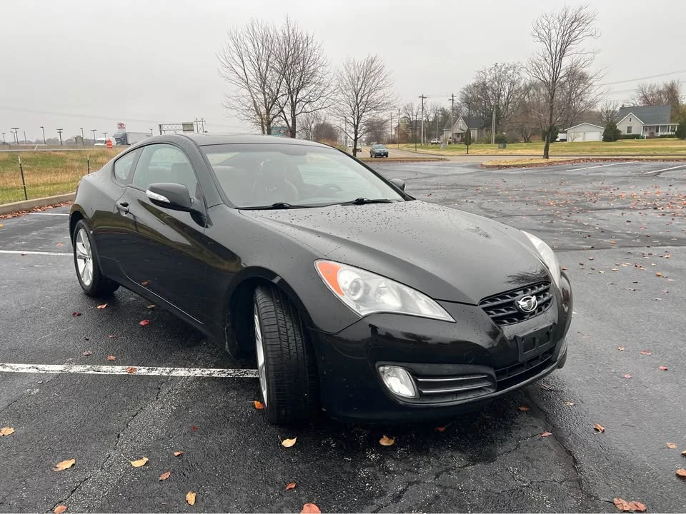 2010 Hyundai Genesis Coupe - Image 2 of 10
