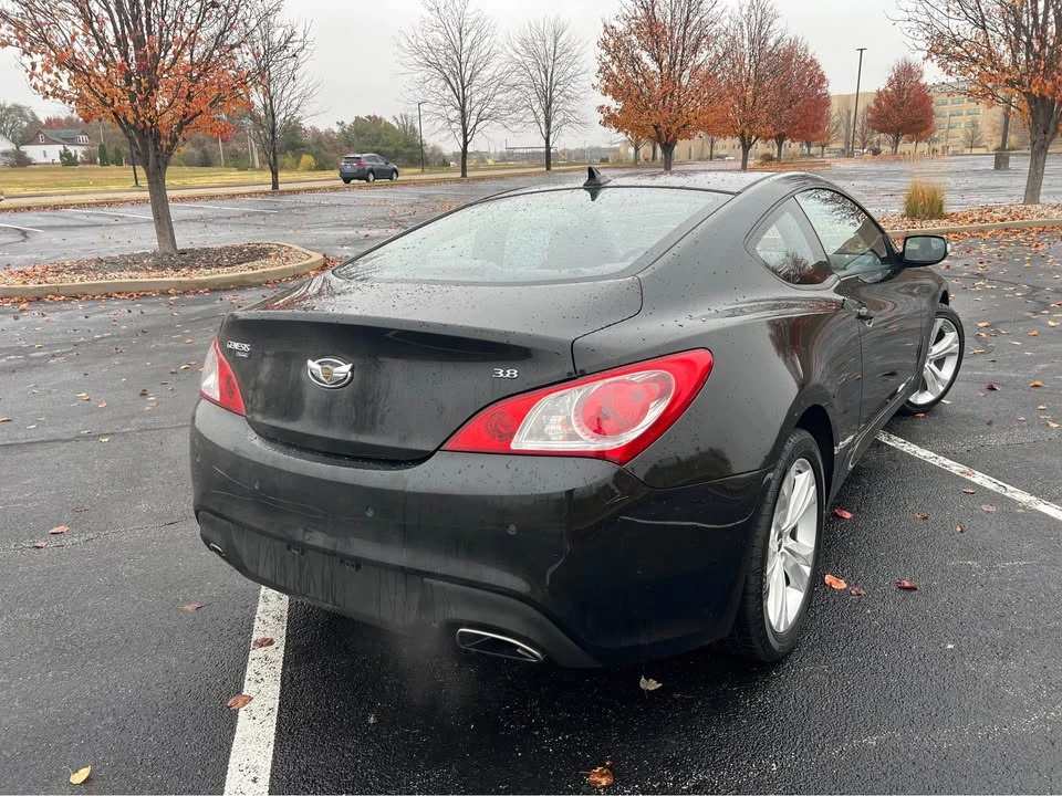 2010 Hyundai Genesis Coupe - Image 3 of 10
