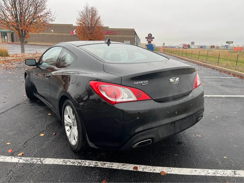 2010 Hyundai Genesis Coupe - Image 4 of 10