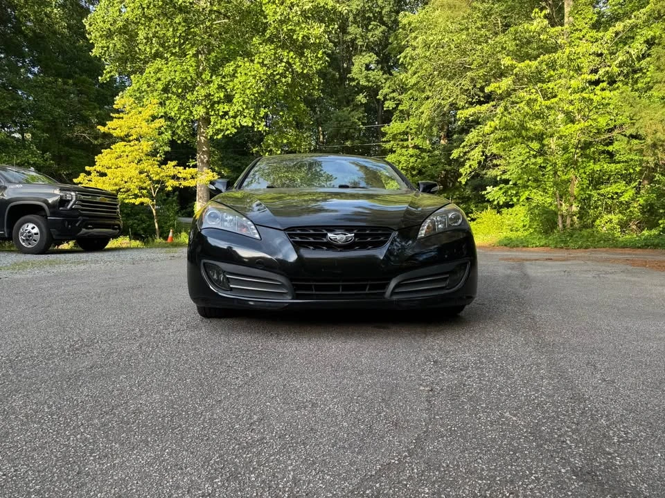 2010 Hyundai Genesis Coupe - Image 2 of 10