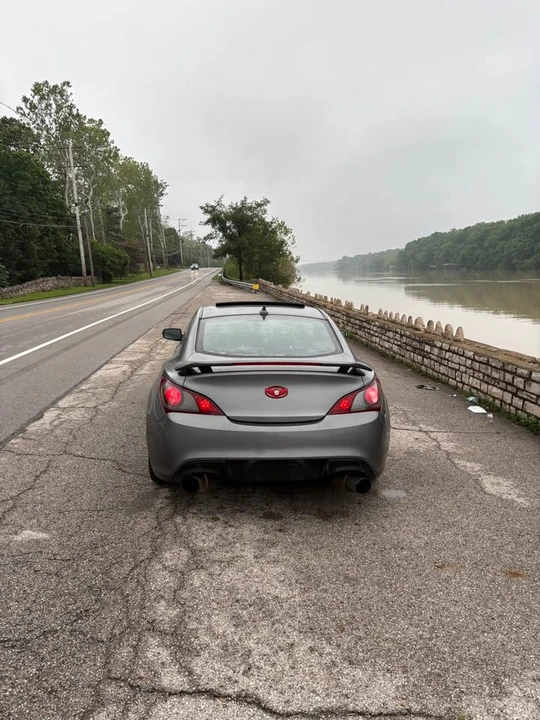 2010 Hyundai Genesis Coupe - Image 2 of 11