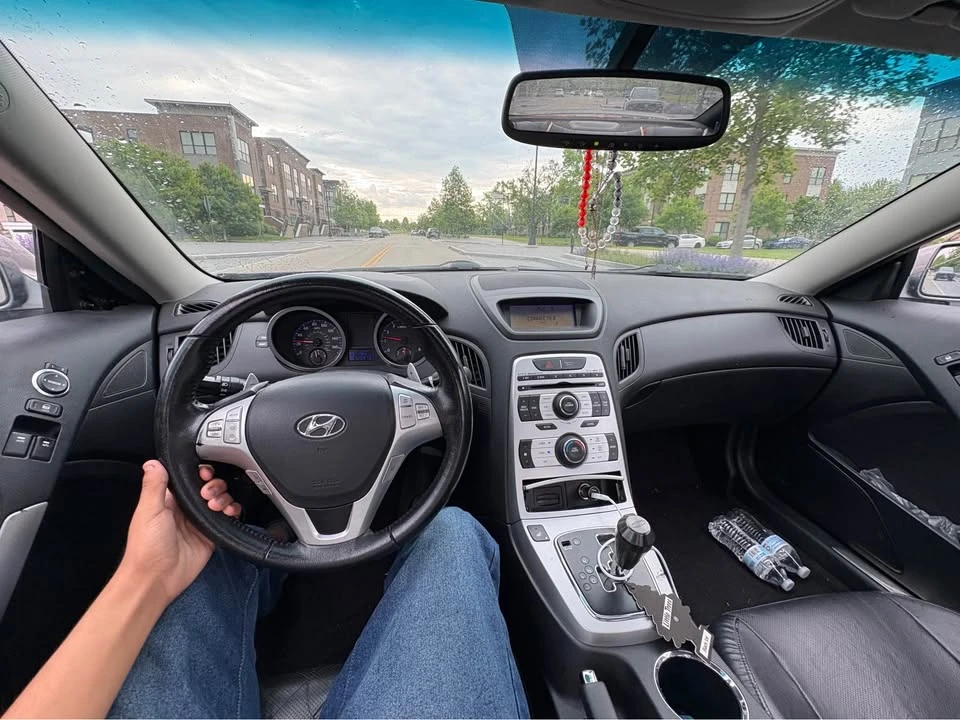 2010 Hyundai Genesis Coupe - Image 7 of 11