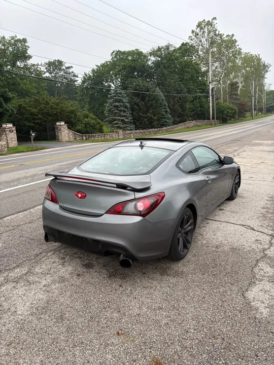 2010 Hyundai Genesis Coupe - Image 3 of 11